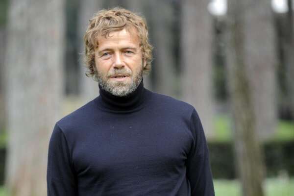 La vita ascetica di Massimo Ciavarro: “Vivo in una comunità, non mi è mai piaciuto fare l’attore”