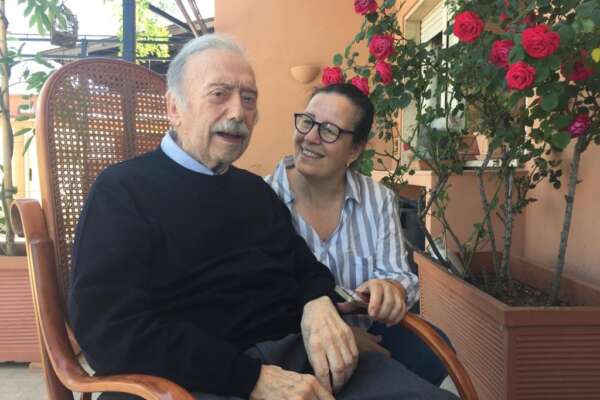 Come è morto Gianni Minà, la malattia cardiaca, l’addio a moglie e figlie e la carriera da applausi: “Di lui invidio l’agendina telefonica”