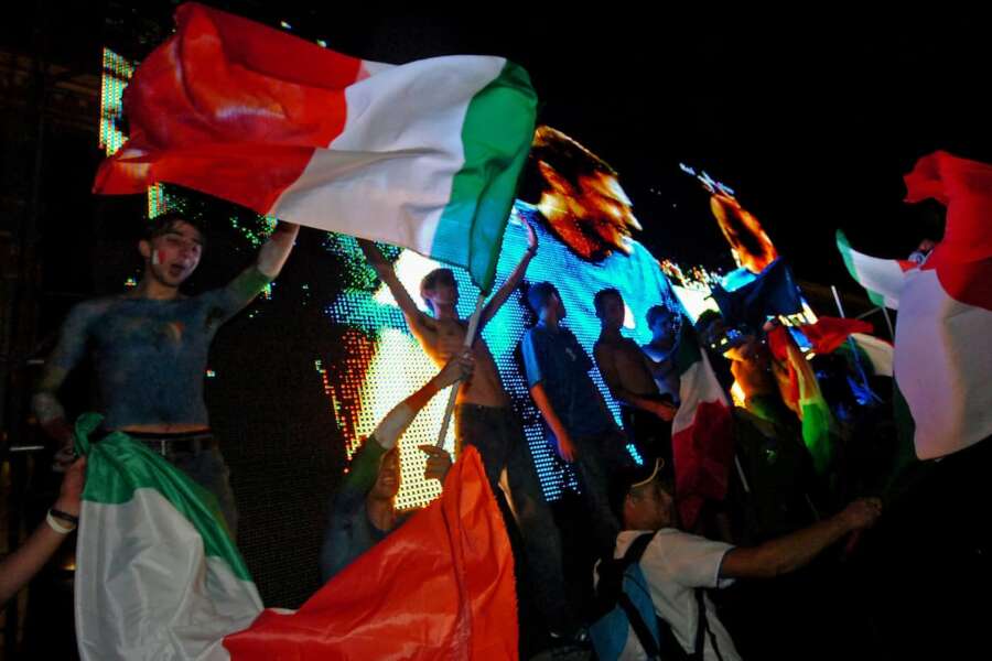 Italia campione del Mondo nel 2006, 2 arresti per l’omicidio di Michele Coscia nei caroselli a Napoli