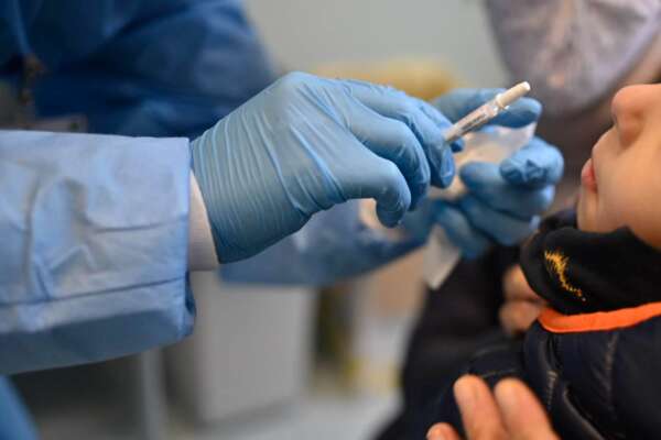 “O compro il farmaco per mio figlio o faccio la spesa”, l’appello per il piccolo Mattia che soffre di epilessia