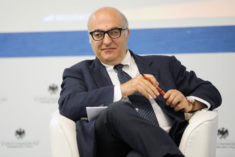 Mario Sechi capo dell’ufficio stampa di Meloni: dopo la valanga di dimissioni di portavoce arriva il big
