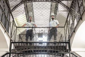 La non violenza in carcere diventa reato, il governo criminalizza la resistenza passiva