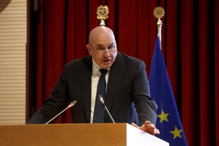 Killeropoli: tre quotidiani oggi ci offrono un perfetto esempio di cosa è un dossier | Gli articoli contro Guido Crosetto