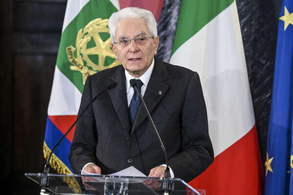 Mattarella punta gli occhi sul decreto Cutro, è scontro sui migranti