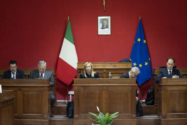 Cosa è il reato “tratta di esseri umani” e chi colpisce