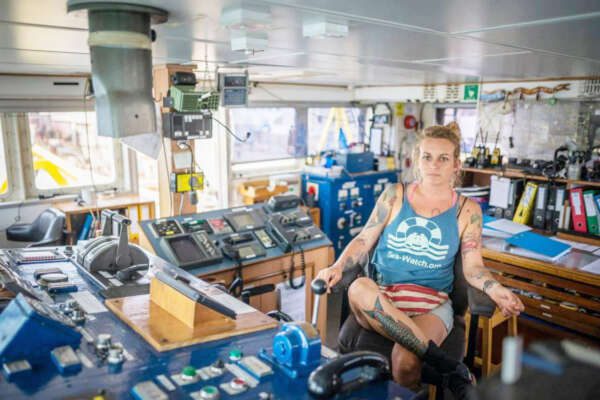 “Pia Klemp salva troppe vite”, ecco perché è stata fermata la nave di Banksy