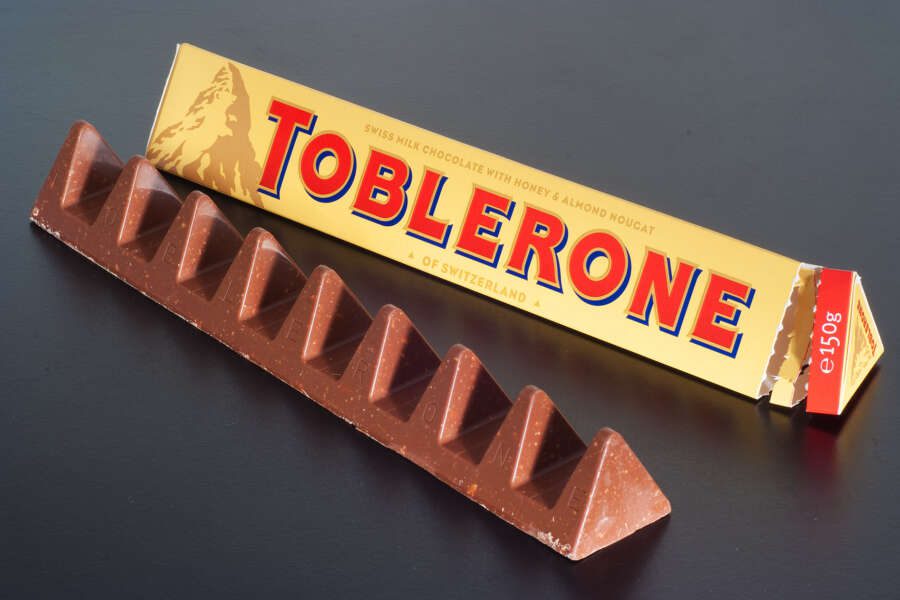 Perché Toblerone cambia logo, il ‘made in Switzerland’ e la regola ferrea sulla delocalizzazione