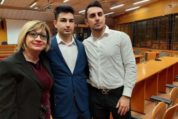 Uccise il padre violento, il pm chiede 14 anni di carcere per Alex Pompa: “Si abbia il coraggio di chiamarlo omicidio” Uccise il padre violento, il pm chiede 14 anni di carcere per Alex Pompa: “Si abbia il coraggio di chiamarlo omicidio”