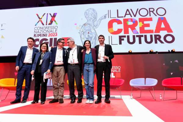 Congresso Cgil, prove d’intesa tra Schlein e Conte sul lavoro: Calenda si prende i fischi da Landini