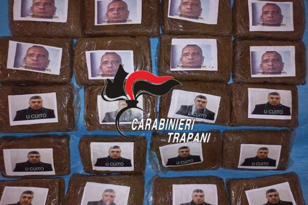 Le foto di Messina Denaro e Totò Riina sui panetti di droga: lo spaccio-marketing dei narcos