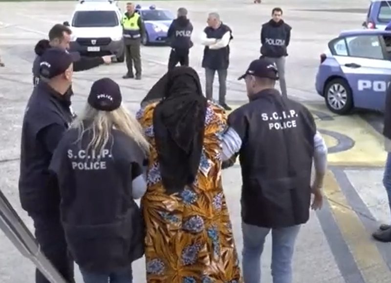 Jeff Joy estradata in Italia, la “maman” della Black Mafia nigeriana era tra i 100 latitanti più ricercati