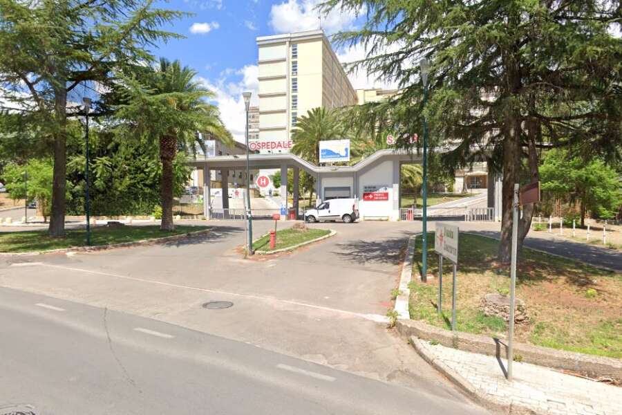 In ospedale con un proiettile nella testa, la svolta nelle indagini: ipotesi “bravata” tra ragazzini con una pistola