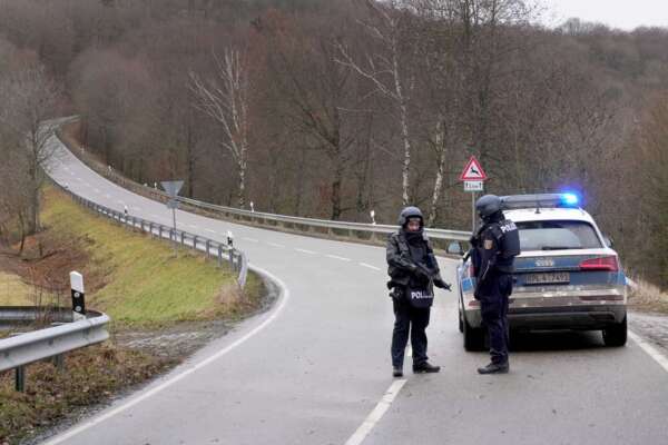 Uccisa a 12 anni, il corpo trovato nel bosco: confessano due coetanee, la storia di Luise che ha scosso la Germania