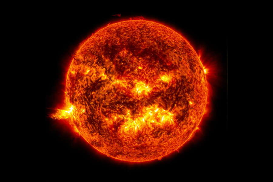 “Buco” nel Sole grande 20 volte la Terra: quali possono essere gli effetti sulla Terra