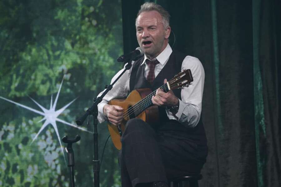 Sting al carcere di Secondigliano: suonerà una chitarra costruita da una barca di migranti