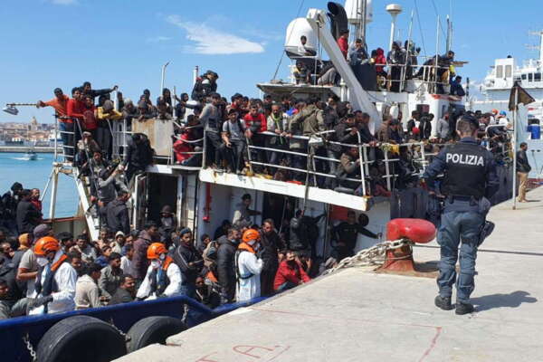 Perché il governo ha dichiarato lo stato di emergenza sui migranti, cosa c’è dietro