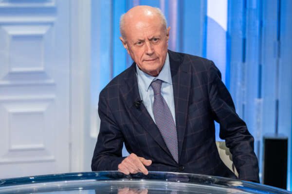 “Pnrr a rischio, ecco gli errori fatti dal governo”, intervista a Bruno Tabacci “Pnrr a rischio, ecco gli errori fatti dal governo”, intervista a Bruno Tabacci