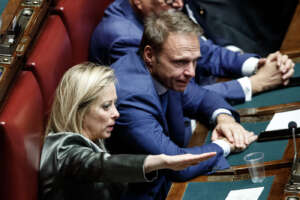 Sostituzione etnica, l’urlo di Mattarella e il ritorno alle vecchie teorie razziste della famiglia Meloni-Lollobrigida