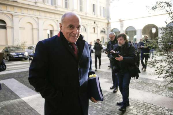 Il questore di Roma Belfiore sfrattato per errore: la porta di casa sfondata per uno “scambio”