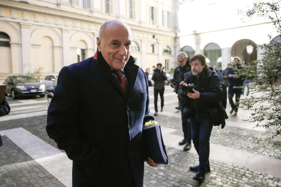 Il questore di Roma Belfiore sfrattato per errore: la porta di casa sfondata per uno “scambio”