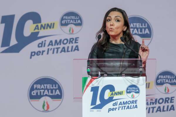 Fratelli d’Italia delira sulle droghe, in galera anche per caso di lieve entità