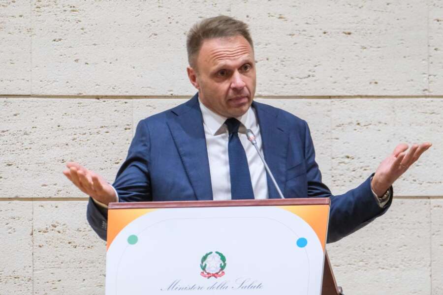 Reddito di cittadinanza, Lollobrigida: “Lavorare nei campi non è svilente, stare sul divano si”