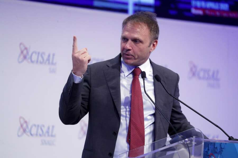 Lollobrigida: “Sostituzione Etnica? Non conoscevo il complotto, querelo chi mi chiama hitleriano”