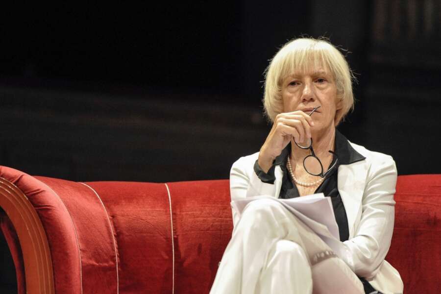 L’orgoglio di invecchiare e lo sguardo diverso sulla morte: il libro di Lidia Ravera e la voragine di non ritorno