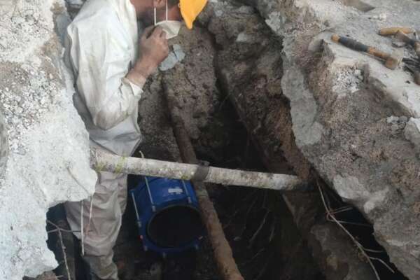 Pozzuoli senz’acqua da 24 ore, scuole chiuse, disagi e polemiche per l’avviso tardivo: condotta guasta, l’ipotesi bradisismo