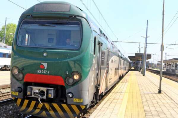 Violentata sul treno, la vittima 21enne: “C’era un altro uomo, ha capito le intenzioni dello stupratore e ci ha lasciati soli” Violentata sul treno, la vittima 21enne: “C’era un altro uomo, ha capito le intenzioni dello stupratore e ci ha lasciati soli”