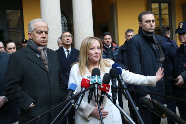 Dossier migranti, Meloni commissaria Piantedosi e rilancia Crosetto per ridimensionare Salvini
