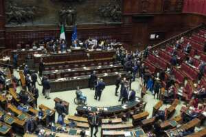 Governo sotto di sei voti sul Def, scostamento respinto: “I deputati non si rendono conto”