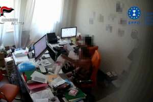 Arrestata Daniela Lo Verde, preside antimafia dello Zen di Palermo: “Rubava cibo della mensa e tablet degli studenti”