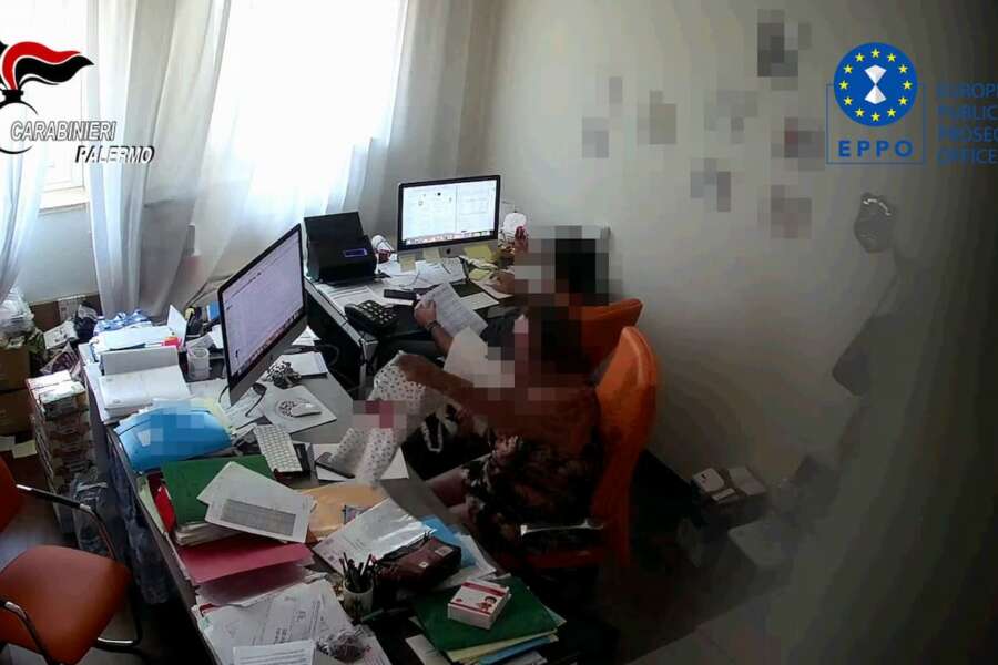 Arrestata Daniela Lo Verde, preside antimafia dello Zen di Palermo: “Rubava cibo della mensa e tablet degli studenti”