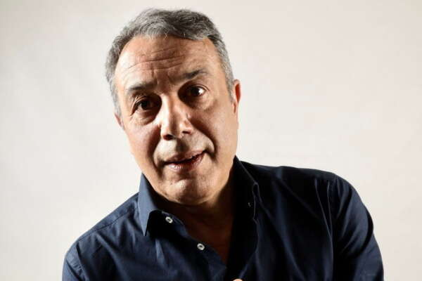 Com’è morto Federico Salvatore, la malattia e la moglie sempre al suo fianco: “Grazie a chi ci ha tenuto la mano”