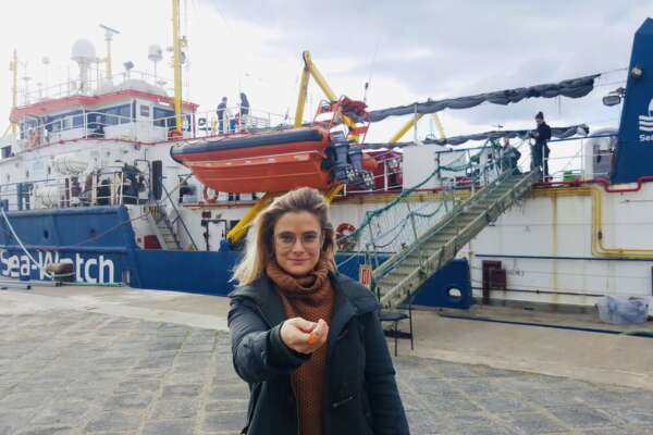 “Trattati da mafiosi, contro le ong barbarie politico-giudiziaria”, intervista a Giorgia Linardi (Sea Watch)
