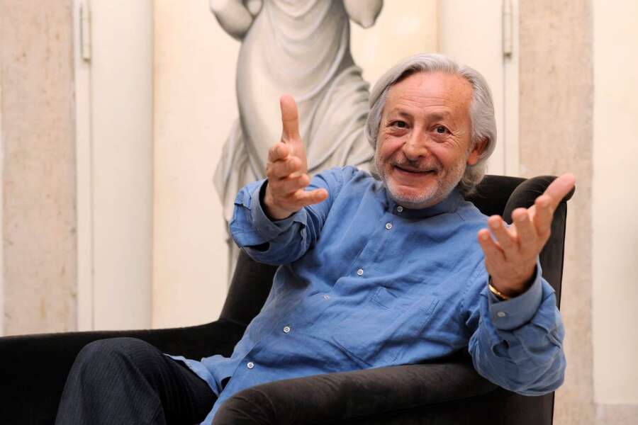 Leo Gullotta: “Governo Meloni offensivo, a 70 anni ho sposato Fabio ma la strada dei diritti è lunga”