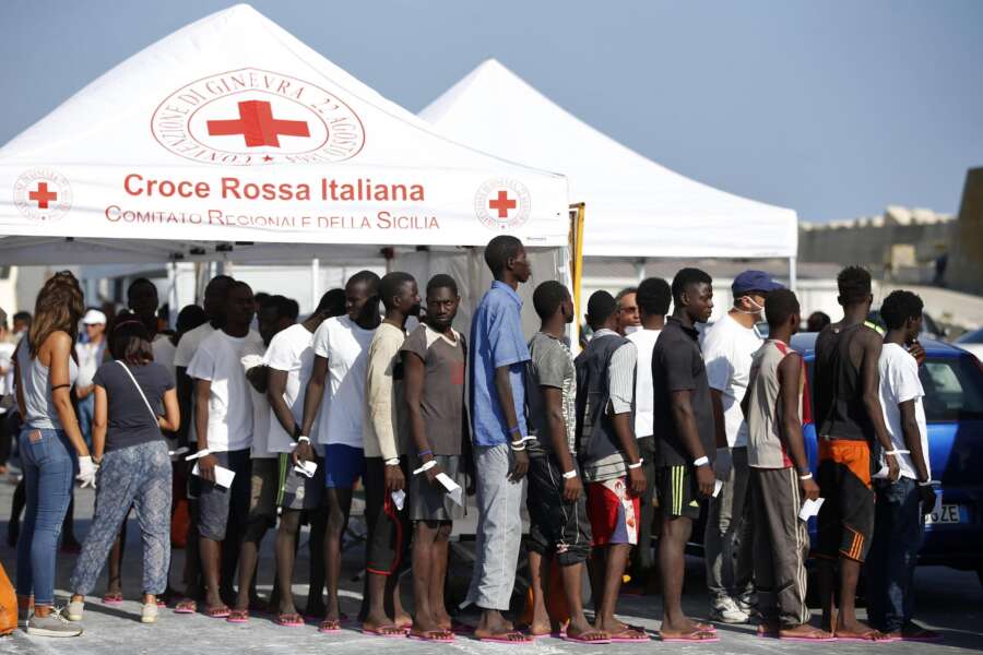 Viminale, in tre giorni sbarcati 8.141 migranti | Dall’inizio dell’anno 123.863 persone in Italia, il doppio del 2022