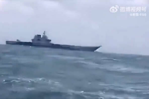 Navi da guerra e aerei cinesi intorno a Taiwan, simulazione di attacchi contro obiettivi chiave