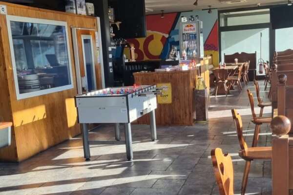 Apre il pub e lo chiude dopo un mese: “Offro 1600 euro netti ma non trovo personale, giovani danno priorità ad altro”