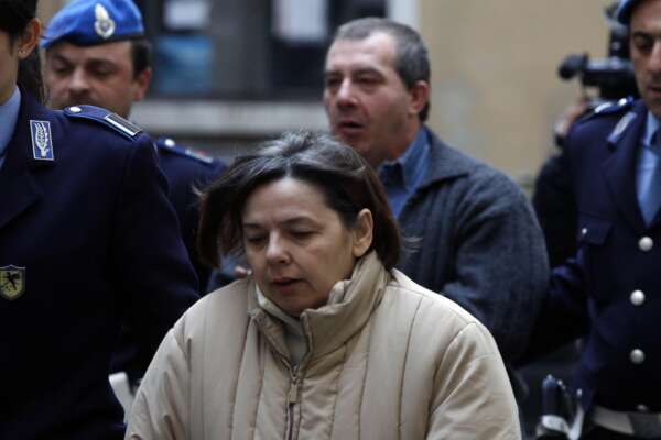 Strage di Erba, a Brescia l’apertura del processo di revisione: le prove contro l’ergastolo a Romano e Bazzi