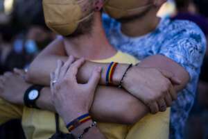 Omofobia, il coming out fa ancora paura: il 31,6% dei giovani (11-26 anni) viene picchiato, segregato o abbandonato dalla famiglia