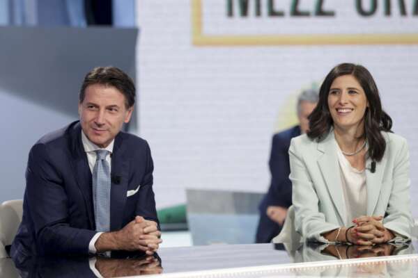 Conte come Attila, dove passa non arrivano più voti: chat grilline in rivolta, Grillo pensa alla Appendino