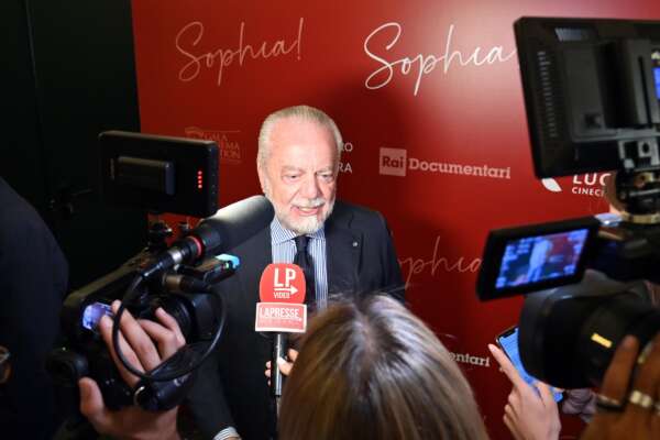 Calcio, stop partite d’inverno: campionati e Coppe in primavera? De Laurentiis: “Uefa e Fifa egoiste ed egocentriche”