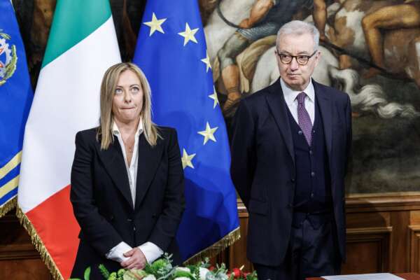 Intercettazioni preventive dei servizi segreti, Renzi: “Gravità inaudita”. Le reazioni: la Fnsi chiede l’intervento del Copasir