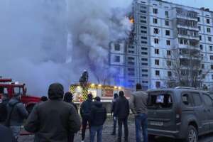 Farnesina: “Gli italiani lascino immediatamente l’Ucraina”. Si registrano pesanti attacchi missilistici a Kiev