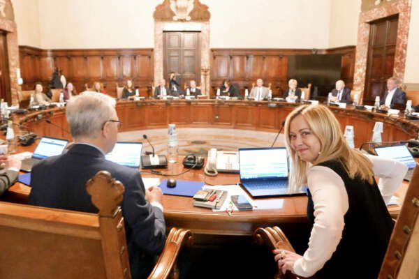 DISTRIBUTION FREE OF CHARGE – NOT FOR SALE