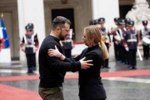 Zelensky a Roma: “Russia non vuole la pace, Italia è dalla parte giusta”. Meloni: “Ucraina combatte per l’Europa”