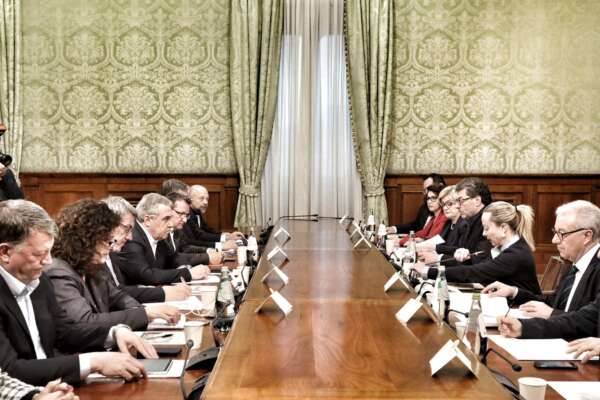 Landini contro cdm passerella: “Lavoro è sfruttamento, Meloni non ha una strategia ma solo propaganda”