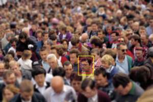 Intelligenza artificiale, stop riconoscimento facciale nei luoghi pubblici. Le nuove regole del Parlamento Ue